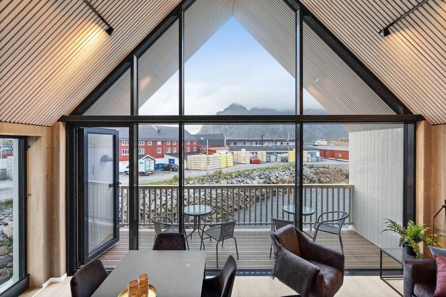 Attraktiv Leilighet Pa Kaikanten I Henningsvær Exterior foto
